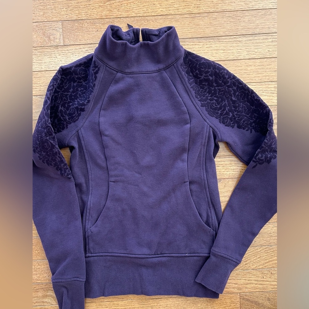 Lululemon pullover  Small - Picture 2 of 6